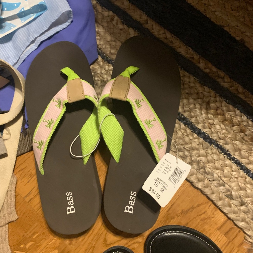 Bass palm tree flip flops